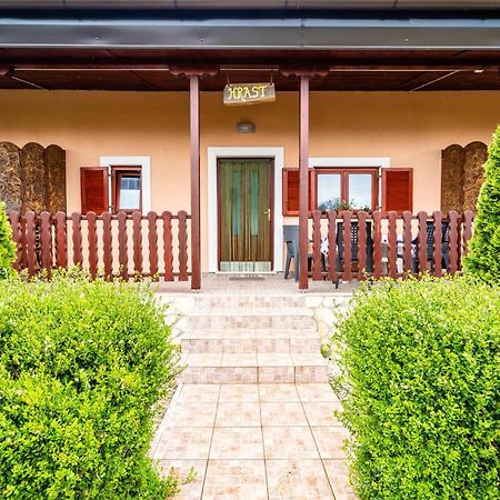Amazing Apartment In Krnica With Kitchen Εξωτερικό φωτογραφία