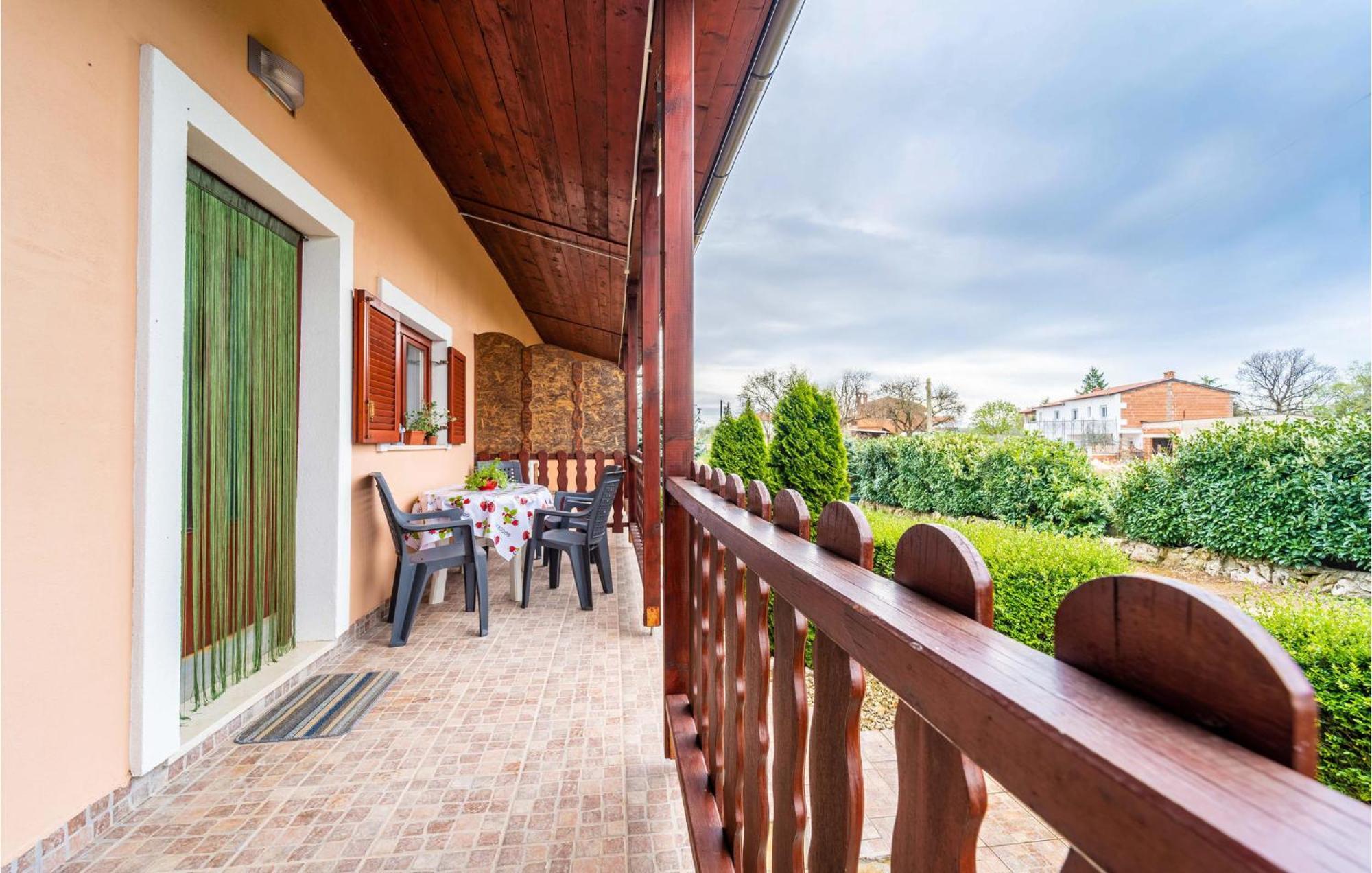 Amazing Apartment In Krnica With Kitchen Εξωτερικό φωτογραφία
