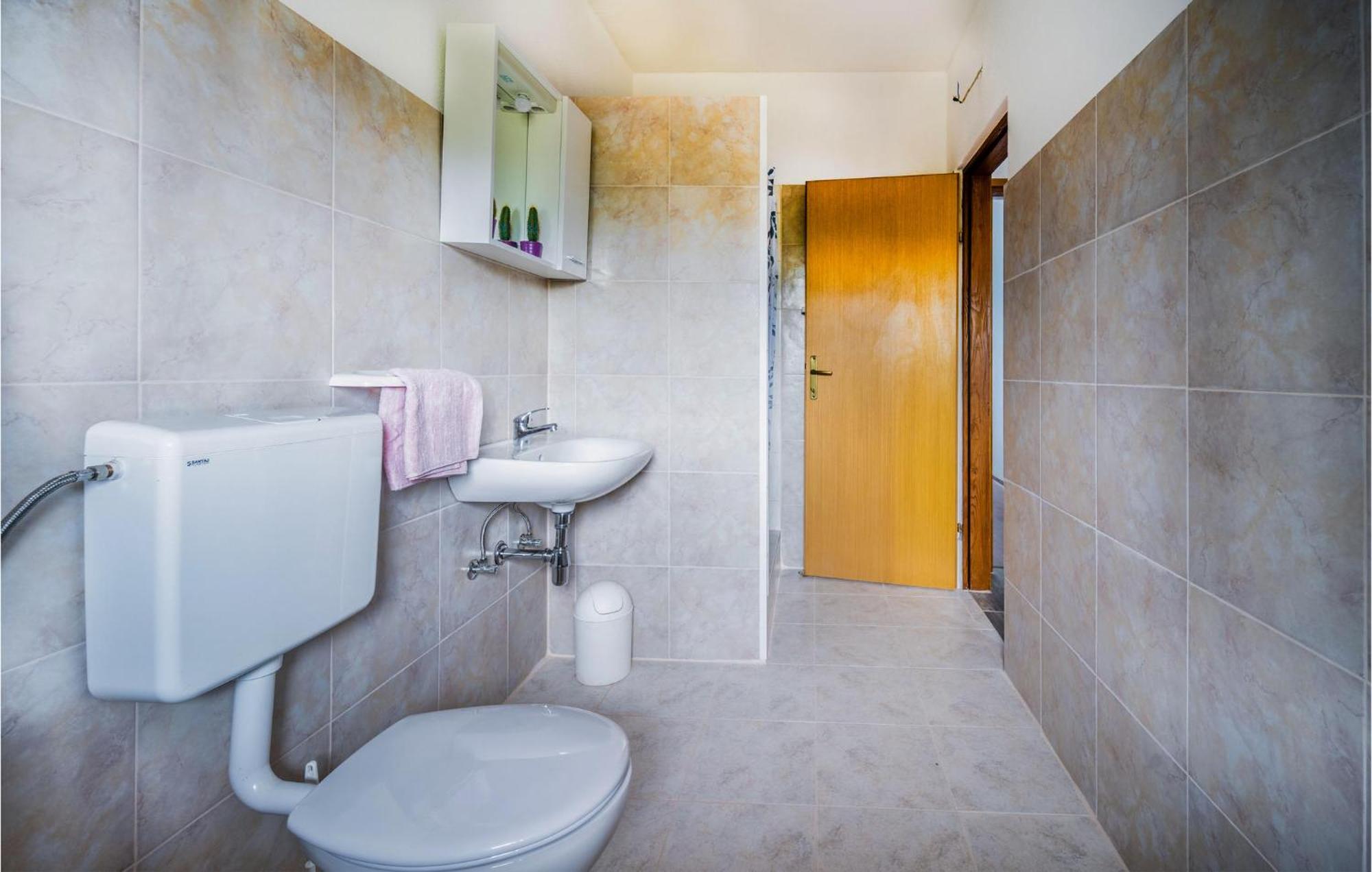 Amazing Apartment In Krnica With Kitchen Εξωτερικό φωτογραφία